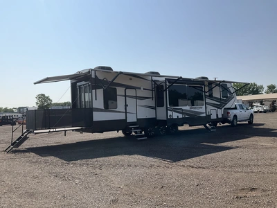 Used 2018 MOMENTUM 395M Campers, Caravans, Motorhomes Michigan US | Miedema Asset Management Group #1334425