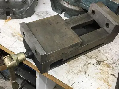 3199-700 Kurt 6″ Anglock Milling Vise, PT Series