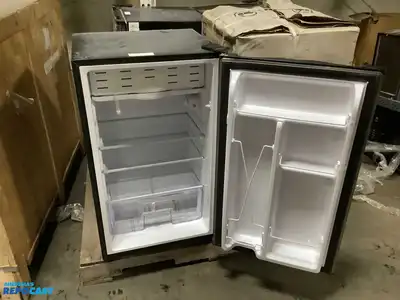 Lot (4) ever chill small refrigerators. 19” x 18” x 31”. Some dents and scratches