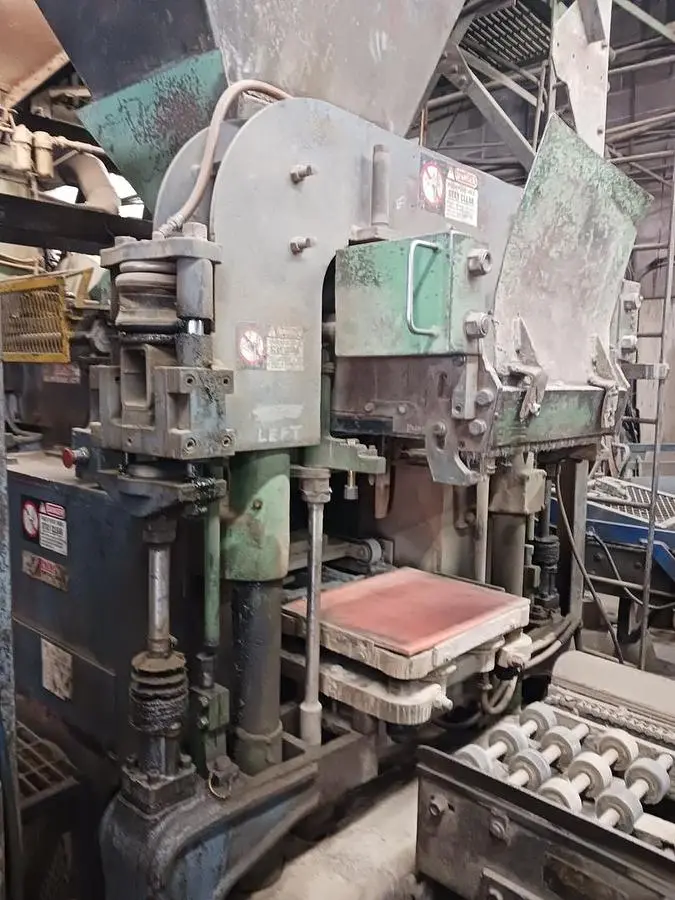 Used 1985 COLUMBIA 22 PIT STYLE Block Making Machines Quebec CA | DIT Equip #1412428
