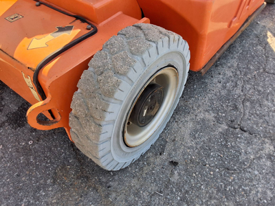 USED 2013 JLG E400AJPN