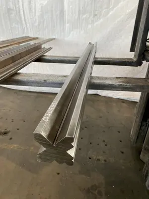 5'7"(67") PRESS BRAKE BOTTOM 90 DEGREE FOUR-WAY DIE. STOCK # 0309421