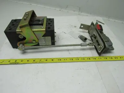ABB UXAB 727131 R 103 3 Pole 20 Amp 480V Breaker & Disconnect Switch