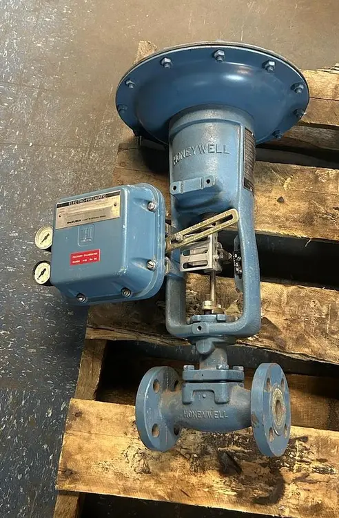 Used DEZURIK 851403-1D20-2J6-19-PDEL-AAA Solenoid Valves Ohio US | Surplus Asset Holdings #1365884