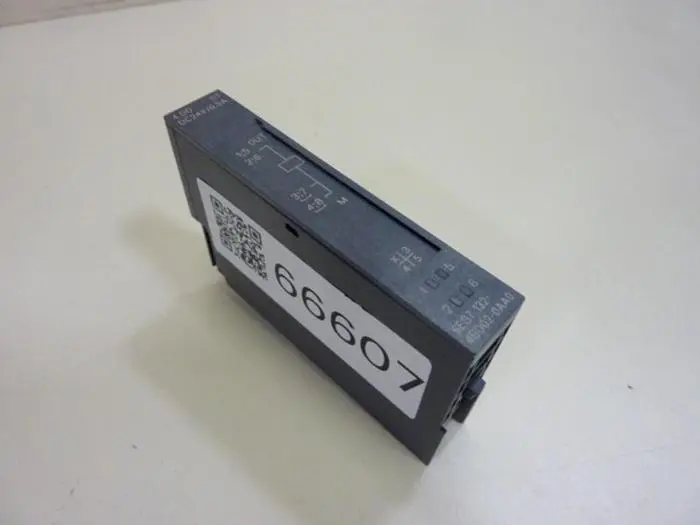 NEW SIEMENS 6ES7 132-4BD02-0AA0
