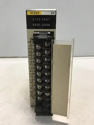 USED OMRON C200H-OC225