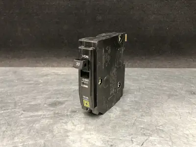 NEW SQUARE D QO130