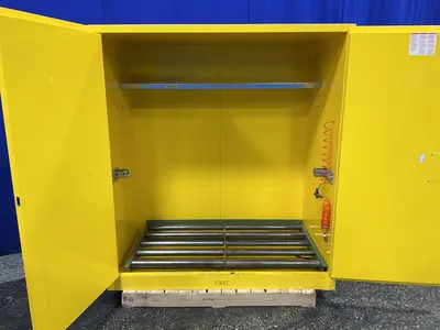 Used JUSTRITE _UNKNOWN_ Cabinets Ohio US | HGR 24 #1343695