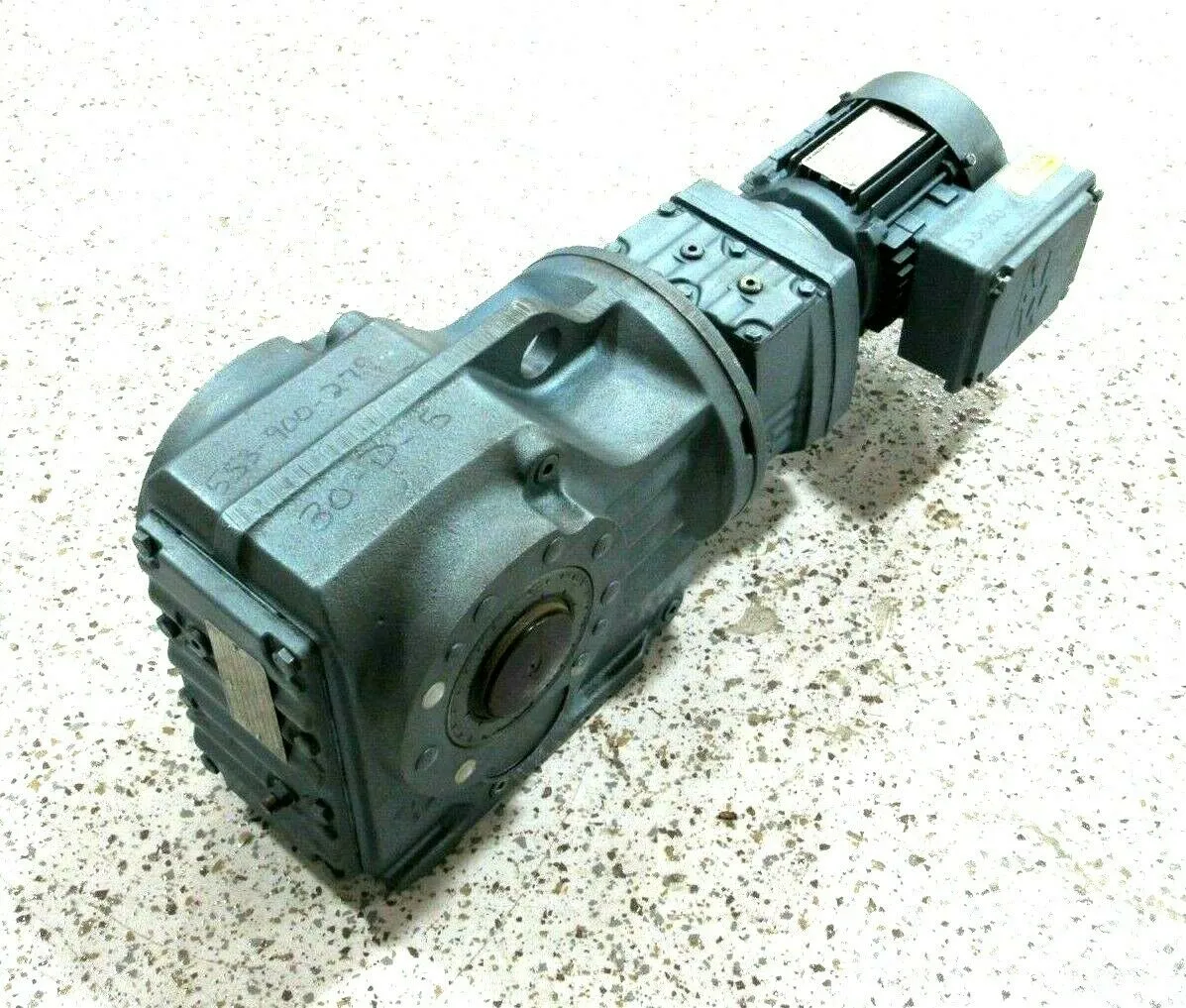 NEW SEW EURODRIVE KA77TR37DT71C4 GEARMOTOR DFT71C4 622:1