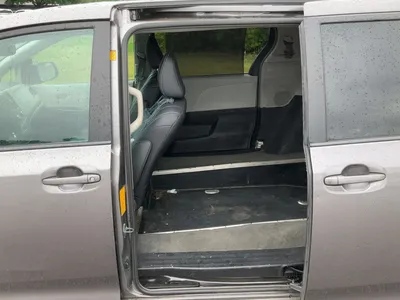 USED 2011 TOYOTA SIENNA