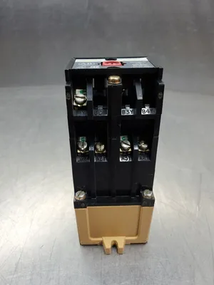 Allen Bradley 700-PBOO (700-P000A1) AC Industrial Control Relay. 4D-31