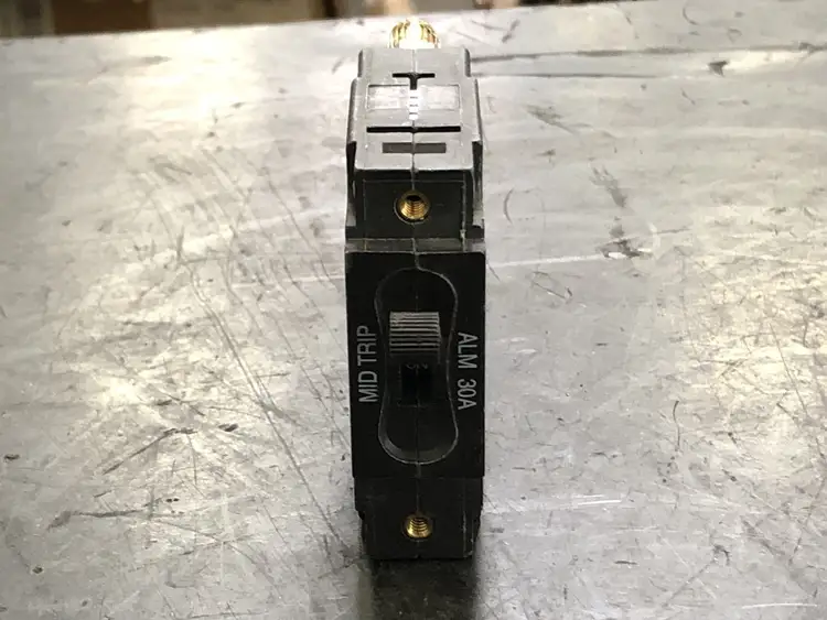 Used CARLING TECHNOLOGIES CT1-X0-23-924-A21-MJ Switchgears British Columbia CA | Lenmark #241343
