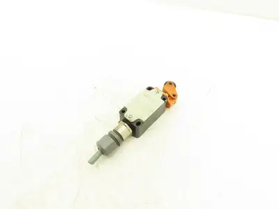 Siemens 3SE2 120-1E Limit Switch Top Plunger Spring Return