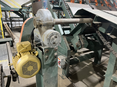 Automated Lumber Handling Pre-Breakup Incline Chain Deck
