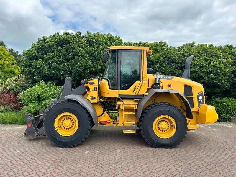 USED 2014 Volvo L90G