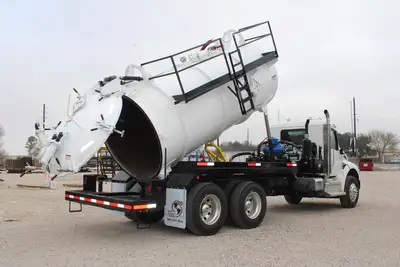 New | in-Stock 2027 PETERBILT 548 Vacuum Truck Texas US | Roll Off Truck World #1492009