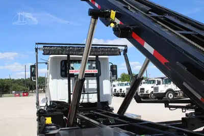 New | in-Stock 2027 MACK MD7 Rolloff Trucks Texas US | Roll Off Truck World #1491924