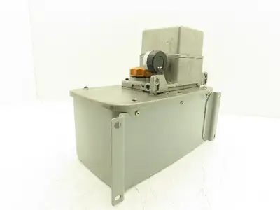 Showa LCB4 7864 Lubrication Oil Pump Machine Oiler 6L Steel Tank 0.1 L/Min 200V
