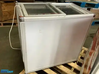 MMI Refrigeration CLR-CSTM-1001 5.5 cu. Ft chest cooler, 30”x32”x19-3/4”