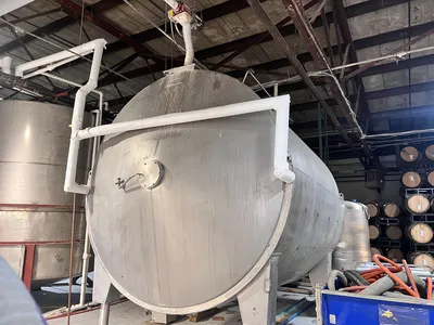 USED STAINLESS STEEL 5,000 Gallon Tank Stainless Steel Tanks