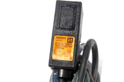 NEW OMRON E3S-DS10E41 PHOTO ELECTRIC SWITCH E3SDS10E41