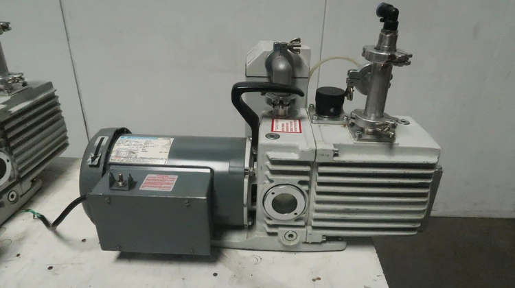 Used LEYBOLD TRIVAC _UNKNOWN_ Vacuum Pumps | OCO Industrial #1633188