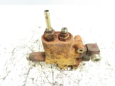Char-Lynn 606-1326-002 Hydraulic Valve off of a Caterpillar M50DP Forklift