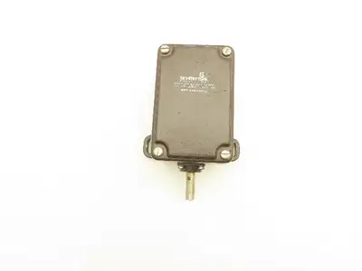 Schmersal MSP 452-11/11Y Rotating Spindle Limit Switch 250V 6A 3/8" Shaft