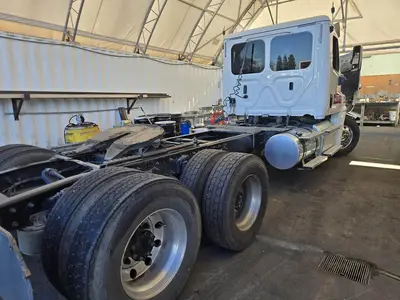 USED 2019 FREIGHTLINER CASCADIA 125
