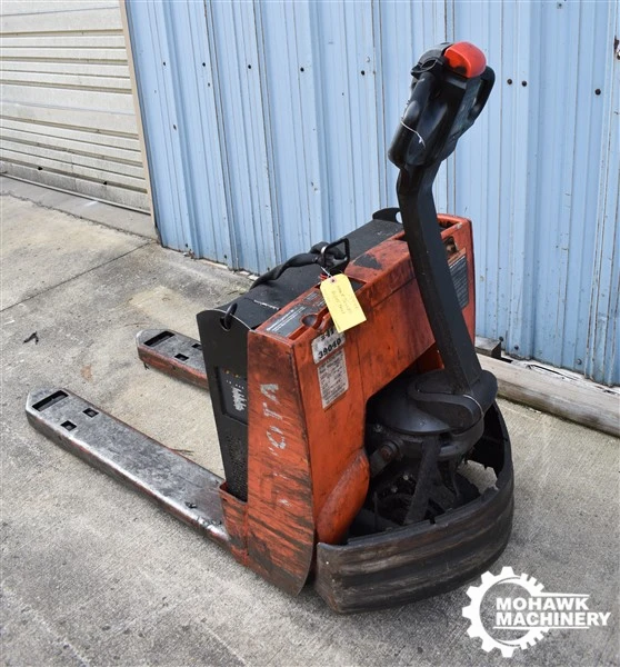 4500 LB TOYOTA ”7HBW23” ELECTRIC PALLET JACK w/24 VOLT SYSTEM