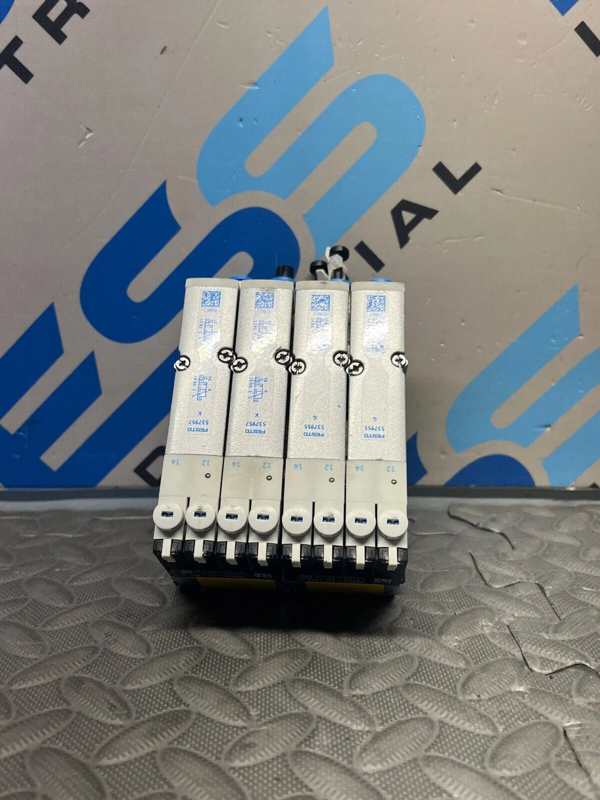 USED Festo 537957 G (x2) + 537957 K (x2) + VMPA2-FB-EMS-4 (x2) + 538000 (x2)
