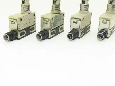 Omron D4E-1A10N Slim Compact Limit Switch Roller Plunger 0.5A 30VDC Lot of 4
