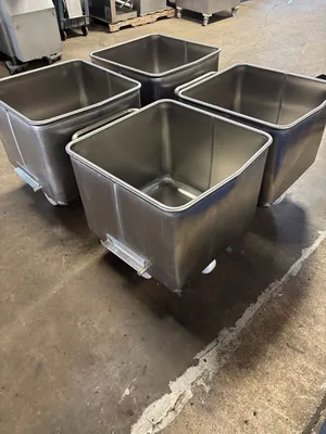 New | in-Stock M&M Equipment Corp. 400# Buggies Bins Illinois US | M&M Equipment Corp. #1405270
