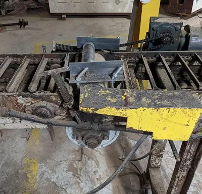 27' CONVEYORIZED GLUE-SPREADER