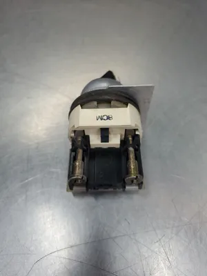 Allen Bradley 800T-H2 Ser F Momentary Selector Switch. 4D-32