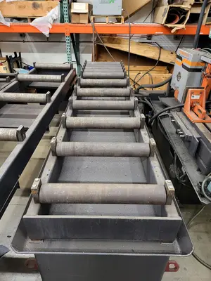 HE&M Vertical Bandsaw V100LM-45 with Infeed/Outfeed Conveyors