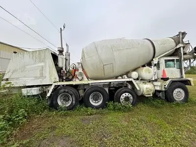 Used 2019 INDIANA PHOENIX CONCRETE MIXER Concrete Mixer Trucks Florida US | Big D Heavy Equipment #1556970