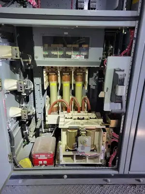 5kV Motor Control Center (MCC) Unit w/ (4) Breakers & (2) Load-Break Switches