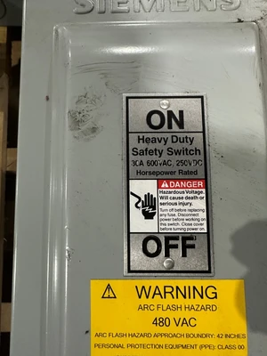 SIEMENS HF361J 30AMP FUSIBLE DISCONNECT W/FUS