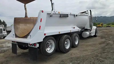 USED 2013 PETERBILT 386