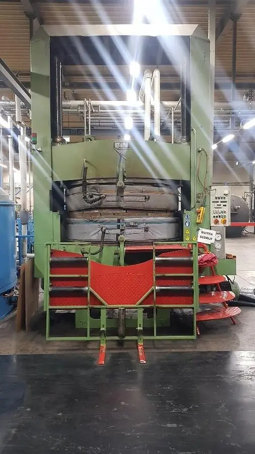 USED 1968 BRUNOTTE & NIEMEYER HOT CURE TIRE PRESS