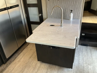 Used 2018 MOMENTUM 395M Campers, Caravans, Motorhomes Michigan US | Miedema Asset Management Group #1334425