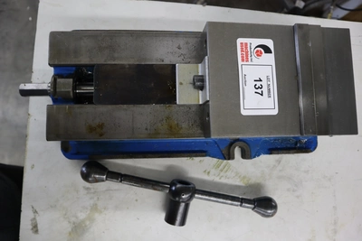 Used KURT WORKHOLDING SOLUTIONS D688 Vises Minnesota US | Machinesused.com #1390018