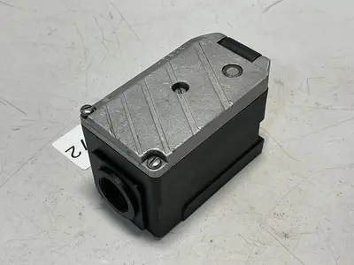 USED BOSCH 0 811 405 143