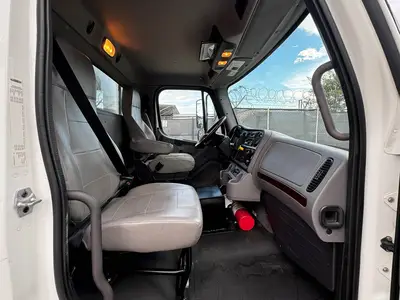 Used 2019 FREIGHTLINER M2 106 Tractors & Trailers Florida US | Truck and Van Outlet #1506258