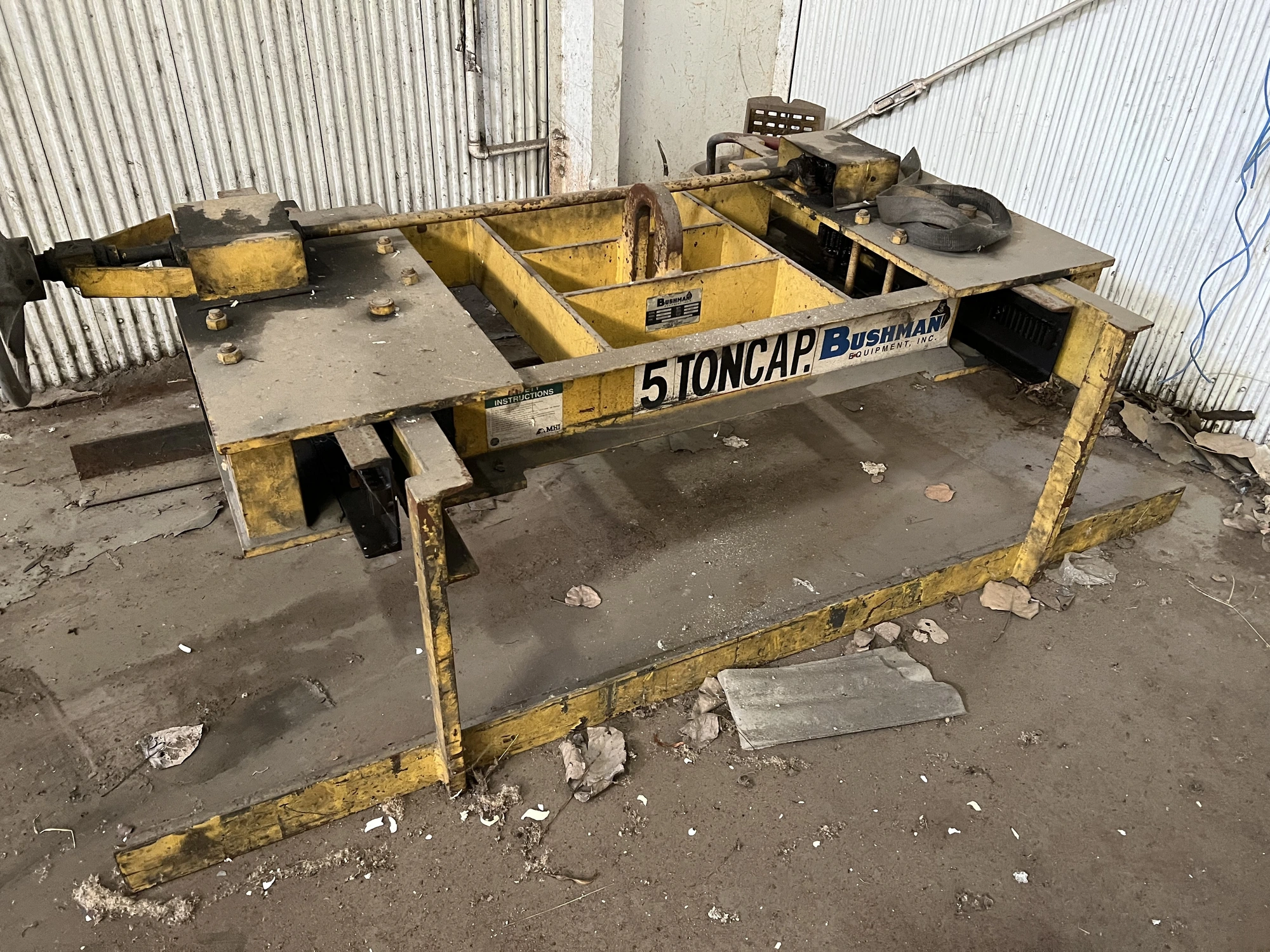 USED 1997 BUSHMAN 5600