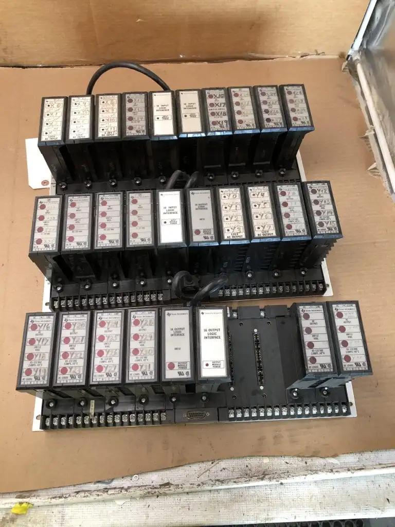 Texas Instruments 6MT 32-bit PLC I/O Logic Interfaces w/ 3 Chassis / 28 Modules