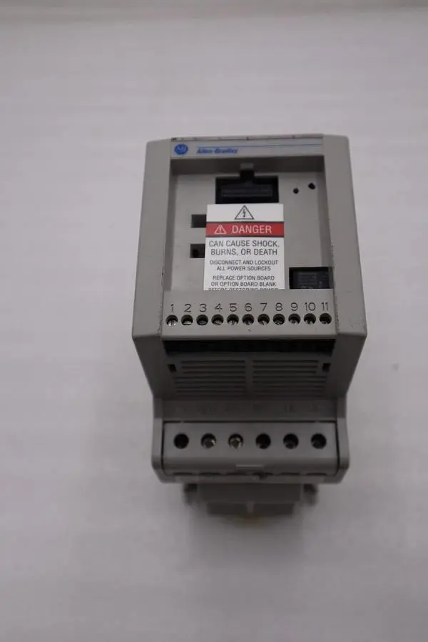 ALLEN BRADLEY 160-BA03NPS1 AC 1HP 380-460V-AC 0-240HZ DRIVE #H384A