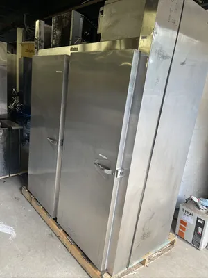 174-0191 Traulsen ARI232LPUT 68" Solid Door Self Contained Cooler