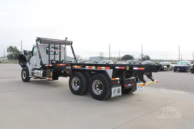 New | in-Stock 2027 PETERBILT 548 Rolloff Trucks Texas US | Roll Off Truck World #1492000